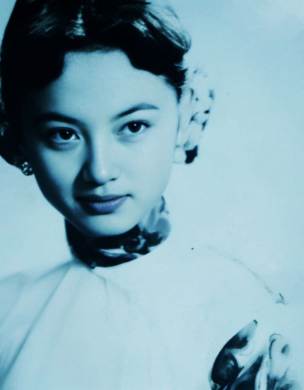 可惜,他英年早逝!那时候的钱秀芬长得清纯美丽,是云南有名的美女!