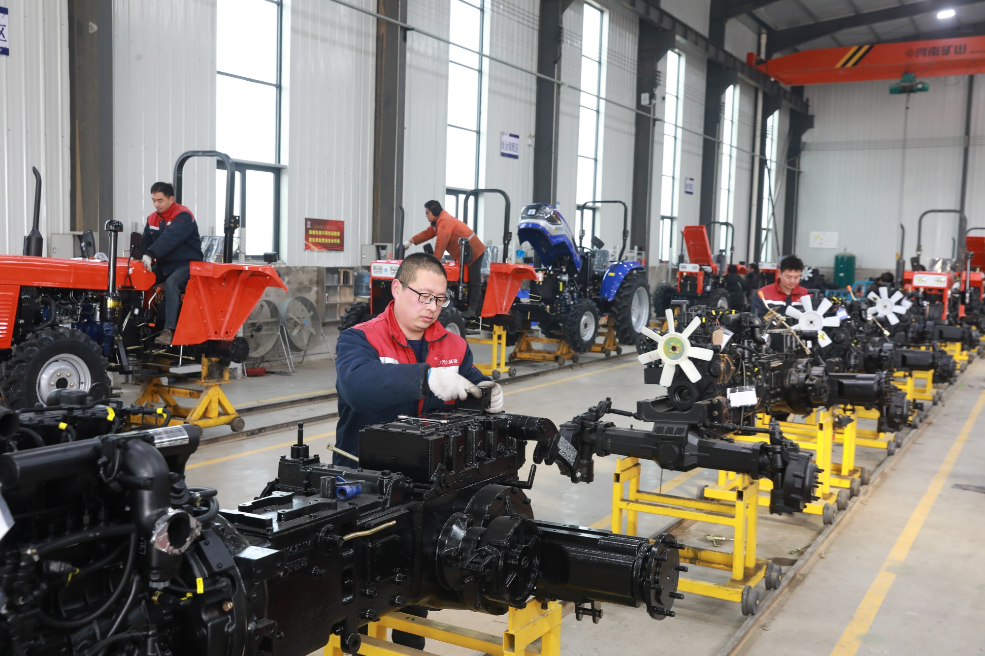 河北高阳:春耕备播 农机生产销售忙