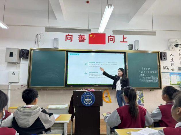 保山智源小学校长图片