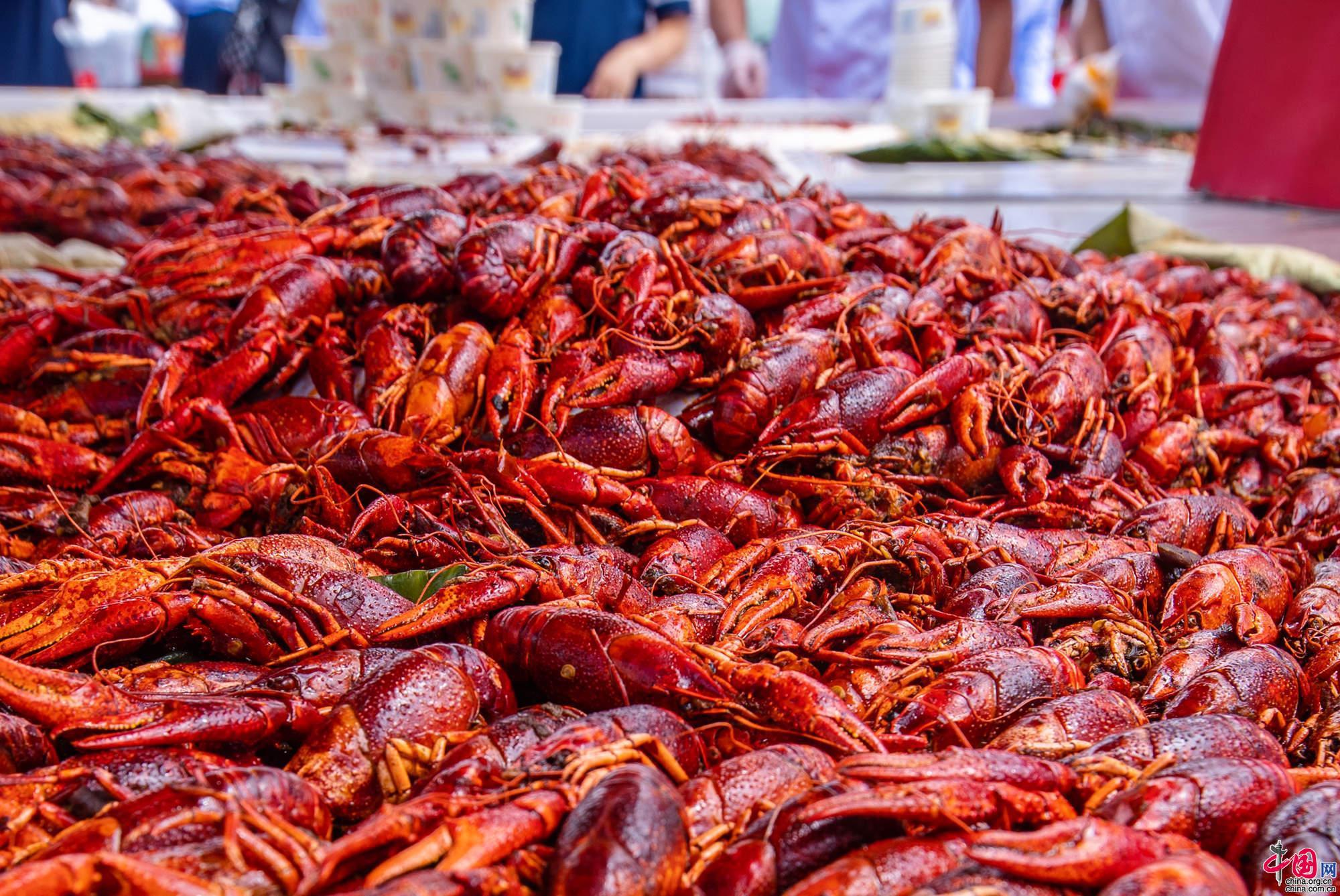 宁夏沙湖小龙虾节火热开启:虾闹盛夏嗨啤不止