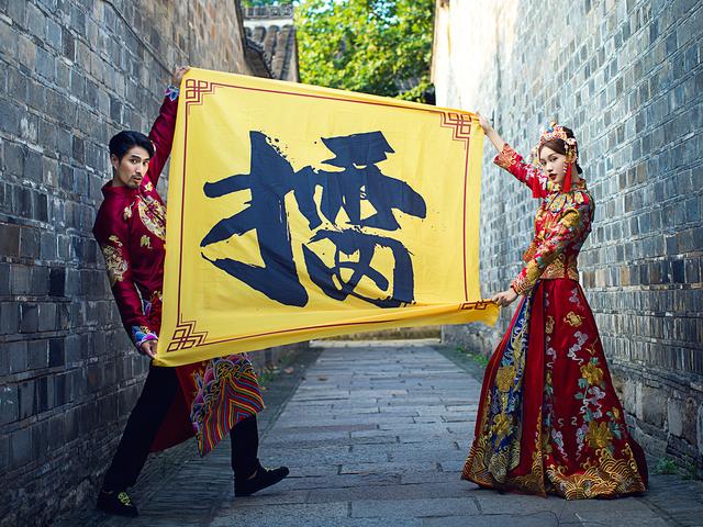 现实版比武招亲 谁赢美女跟谁走