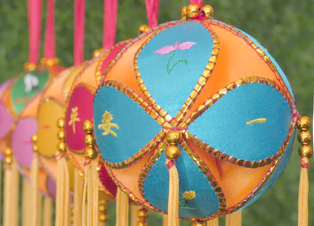 探秘壮族绣球:非遗传承中的艺术瑰宝与多重文化寓意