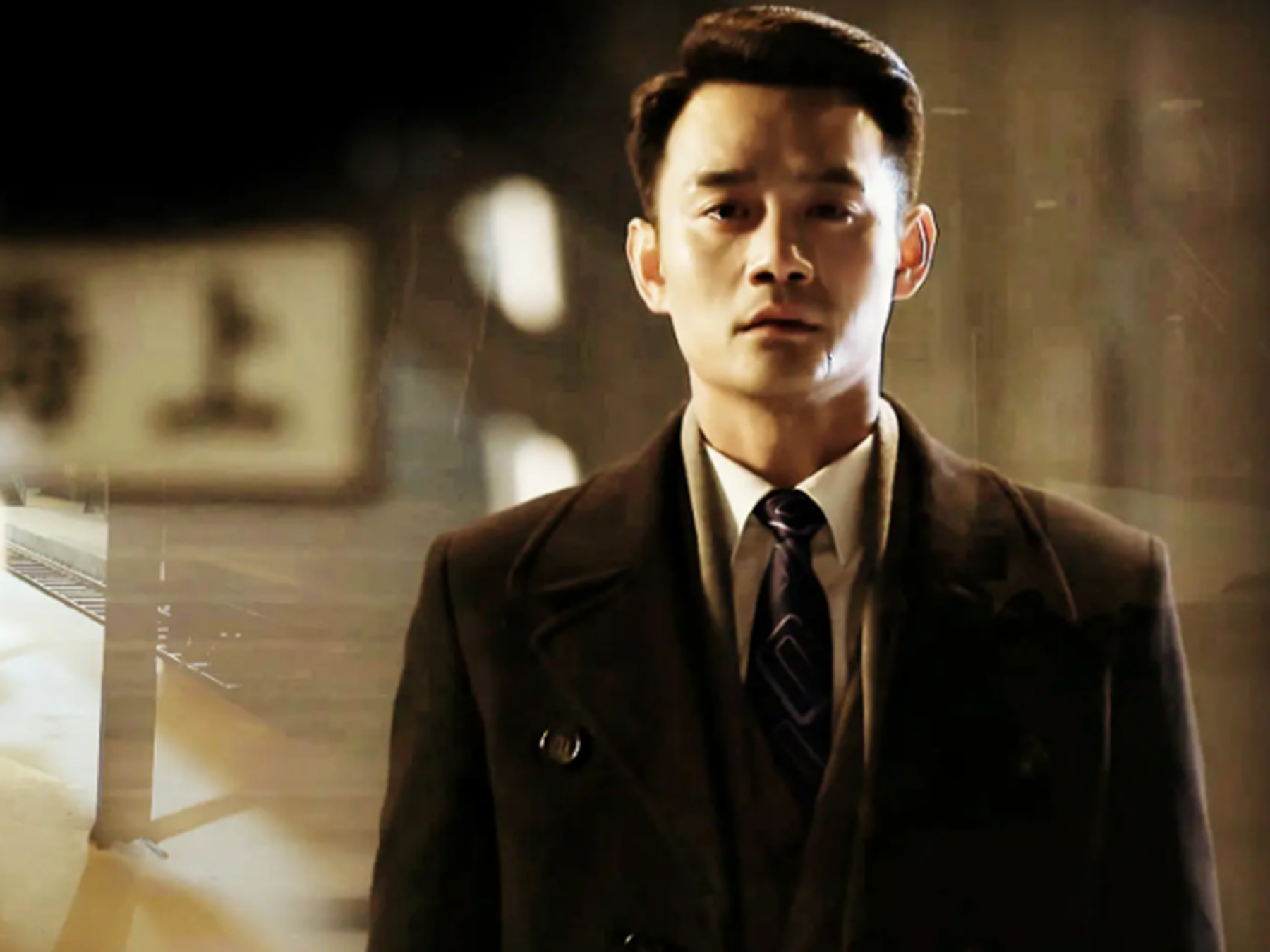 明楼怎么发现明诚是青瓷,明诚是谁演的?