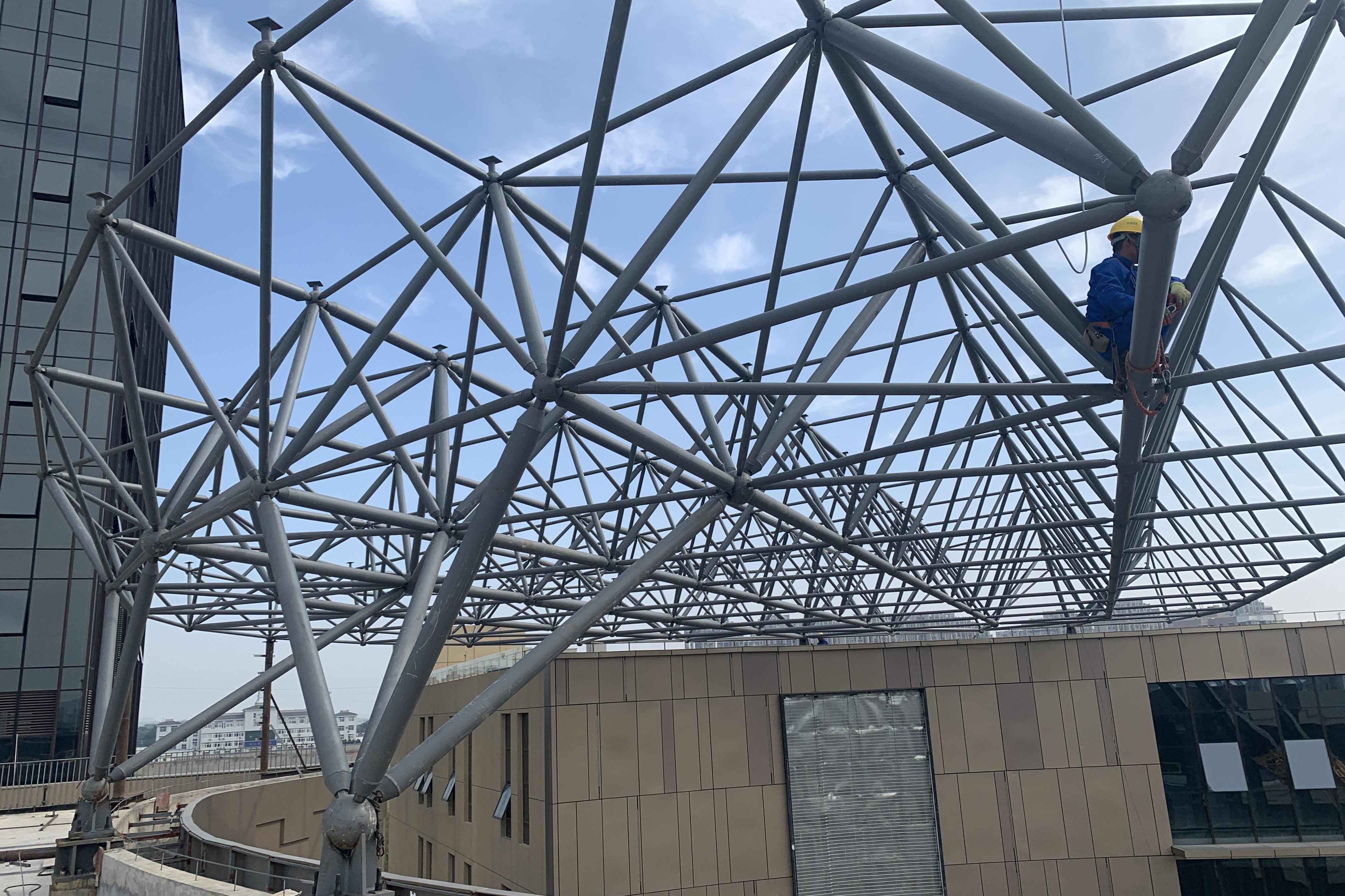 螺栓球网架吊装方法之地面拼装法