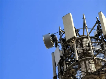 微波媲美光纤！华为25Gbps E-band技术首次5.5G规模化应用