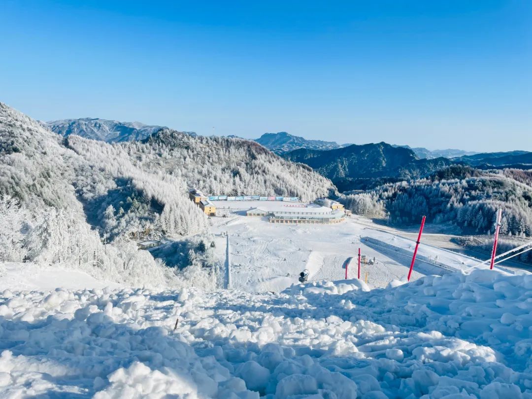 神农架国际滑雪场海拔图片