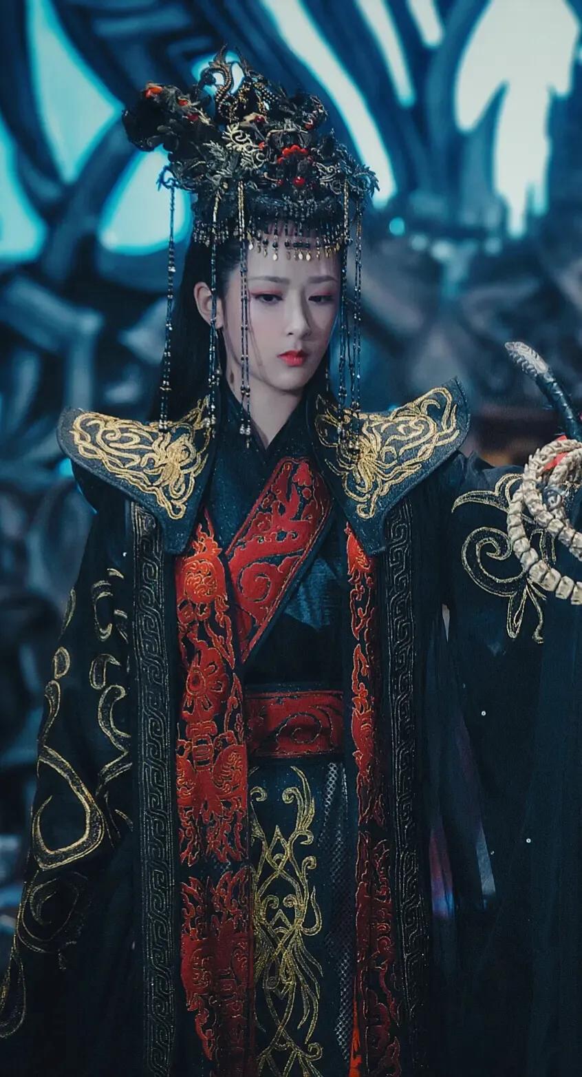 古装剧中那些华丽精美的头冠,赵丽颖的最华丽,孟子义的最廉价