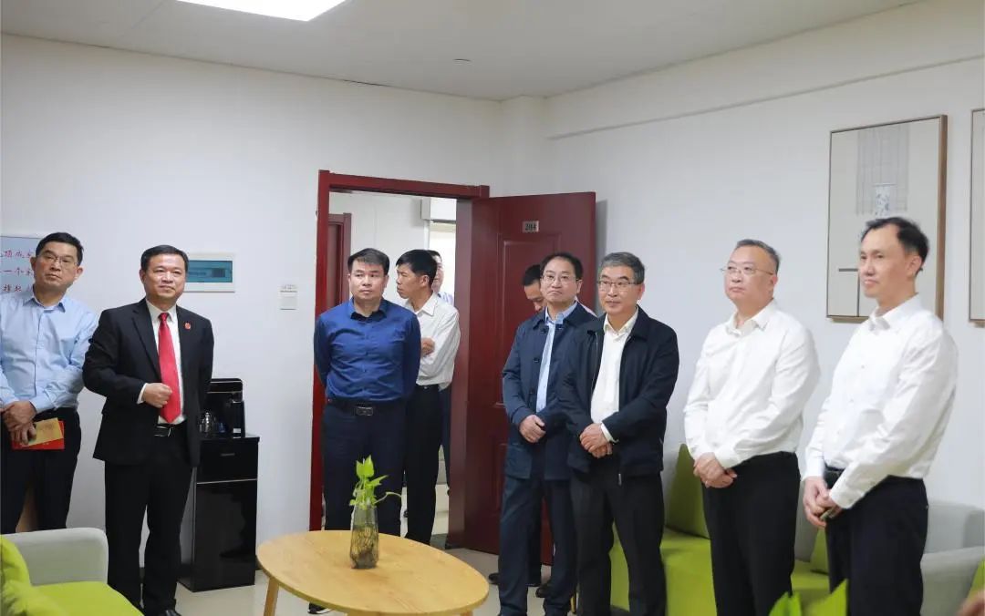 吉安中院院长邓建辉一行到南昌法院考察调研