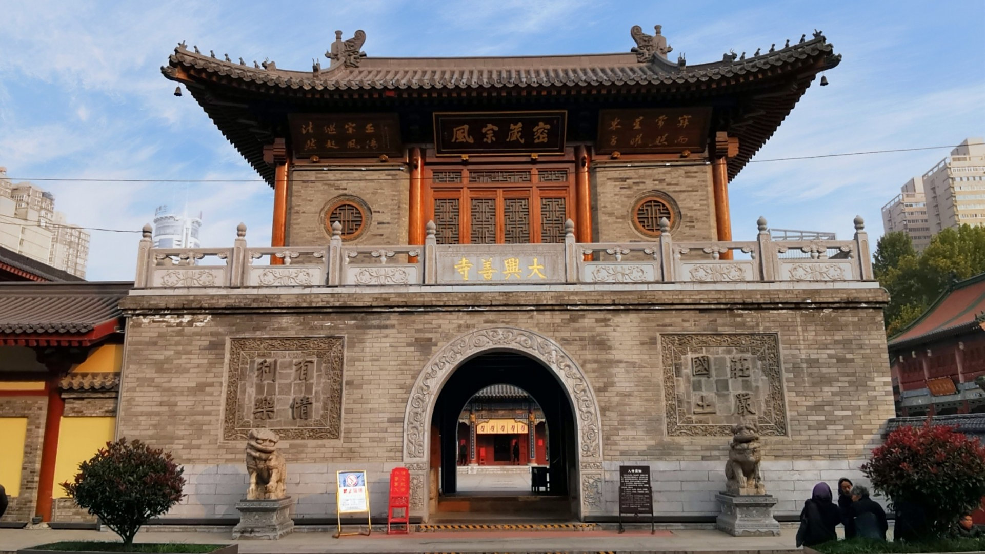 陕西西安"最老"的寺庙,被誉为"闹市中的净土",香客众多