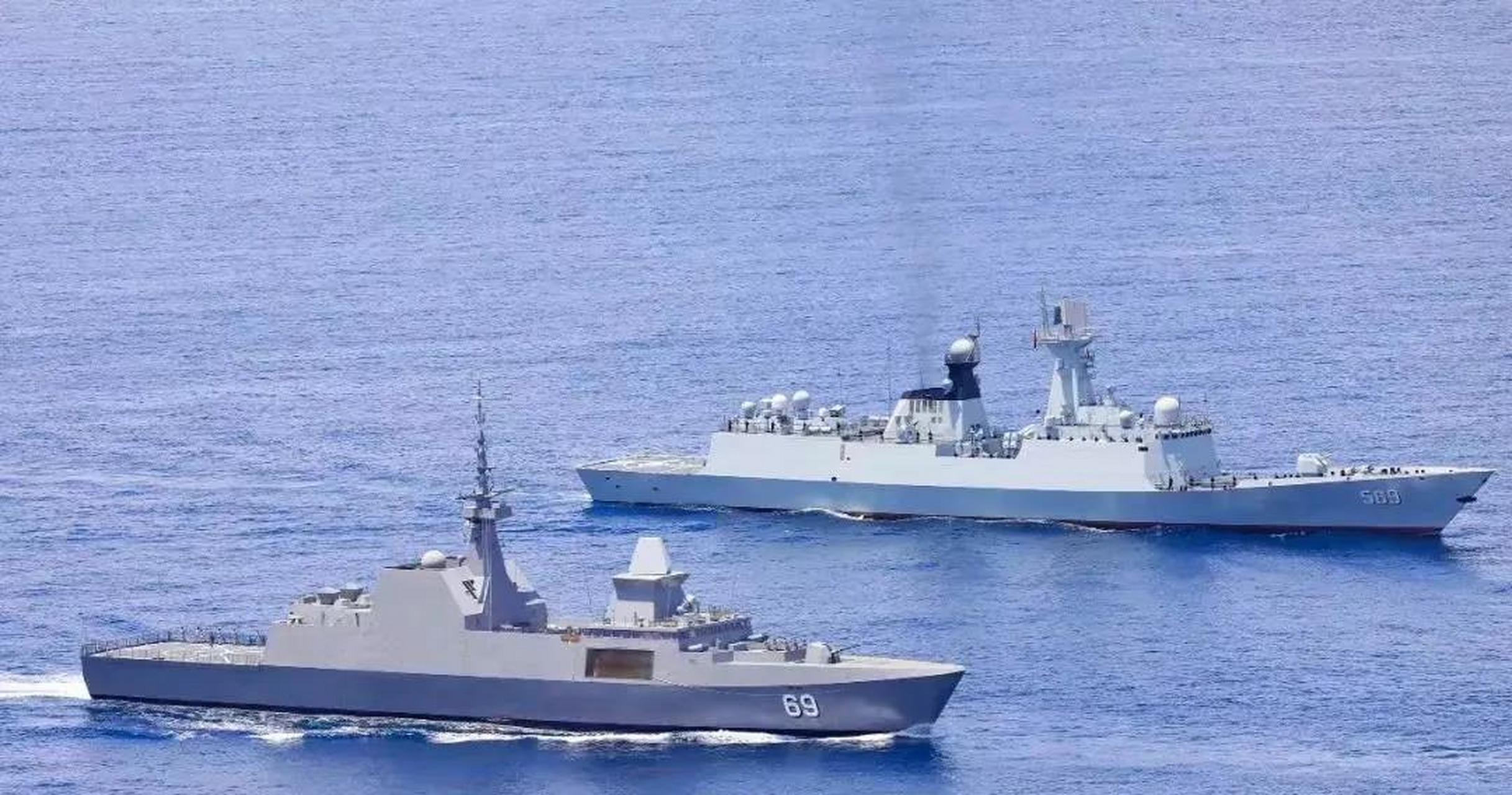 中国和新加坡海军联合训练,双方派出的军舰很有对比度