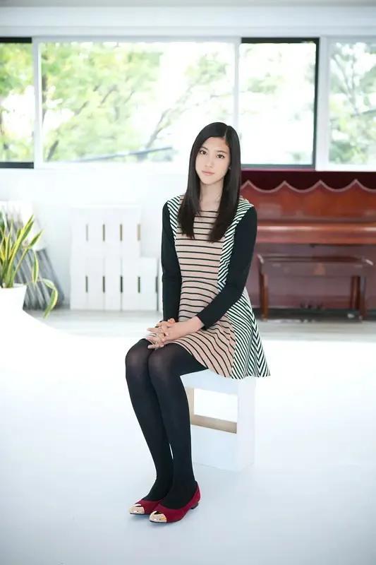 日本女艺人三吉彩花
