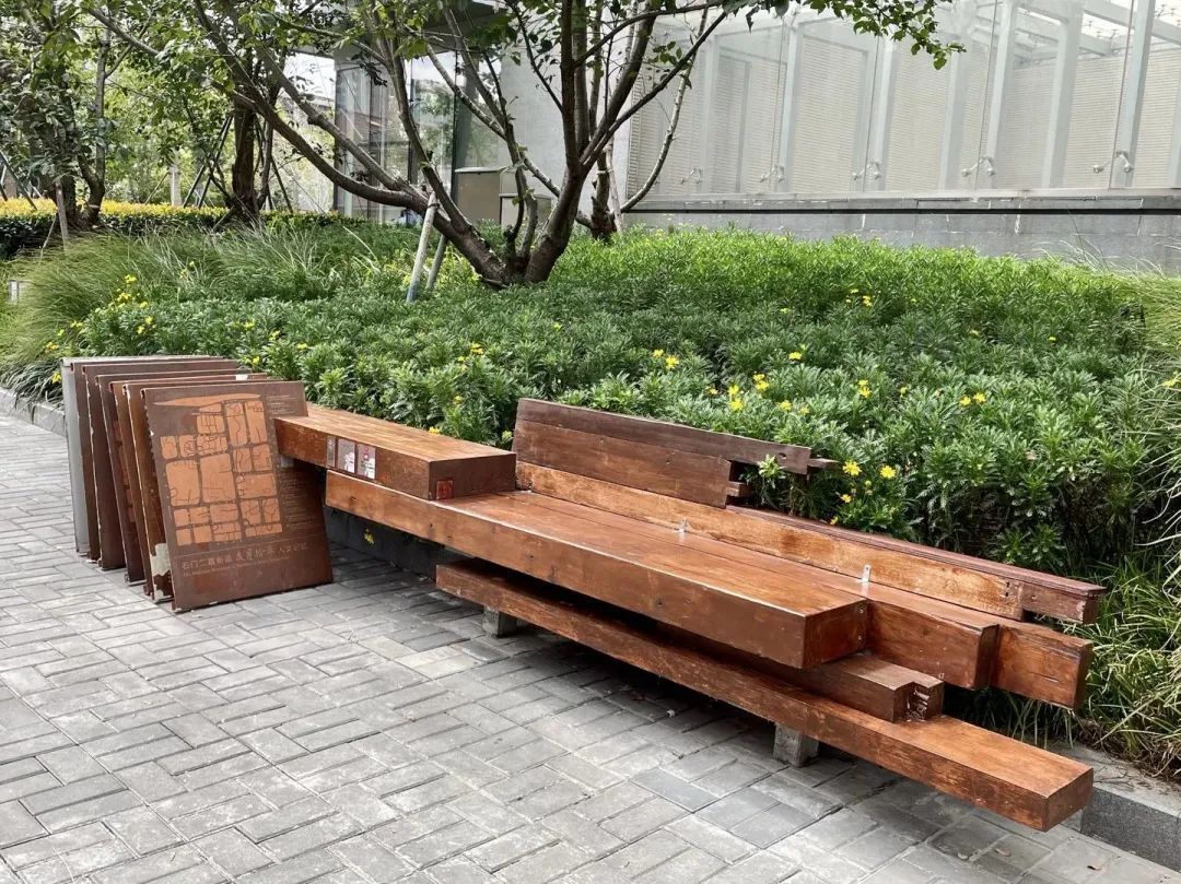 优化提升公共空间休憩座椅,打造"可以坐下"的温暖城区