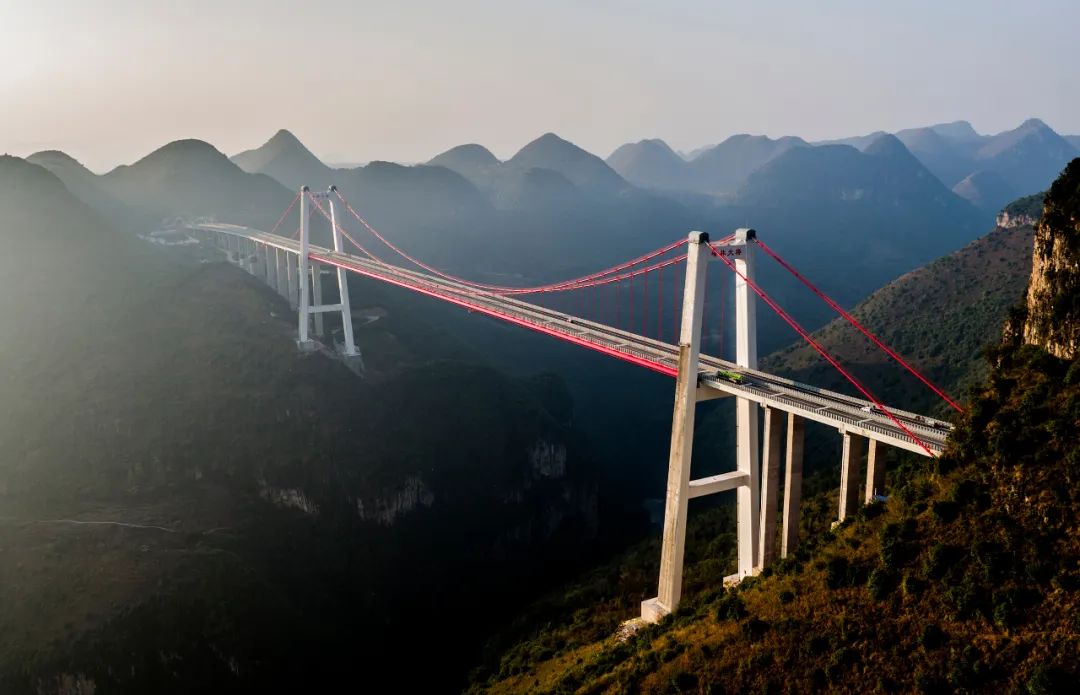 【多彩贵州·从万桥飞架看中国奋斗】峰林大桥:又一个全国首座