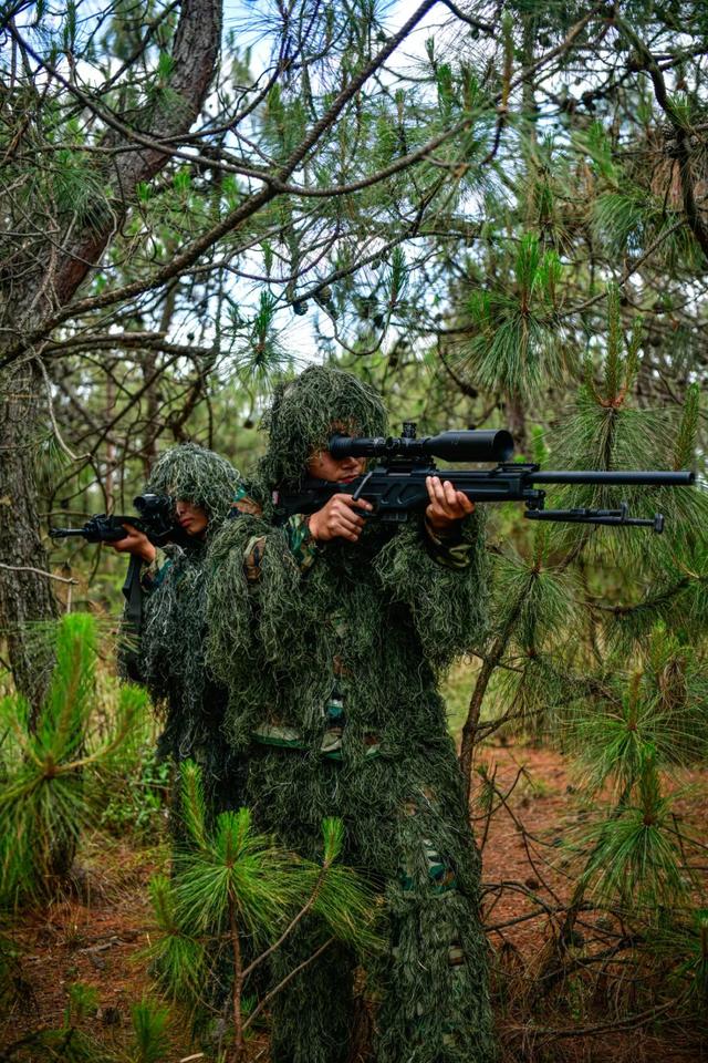 山地丛林带你了解狙击手的训练日常