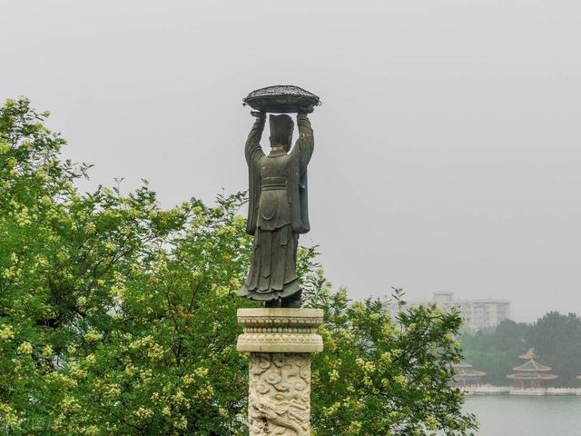 北海公园内的奇景:铜仙承露盘