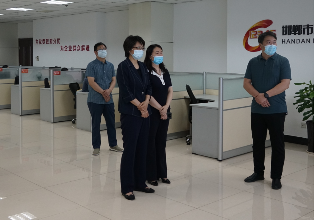 市委副书记郝艳红到市行政审批局调研指导工作