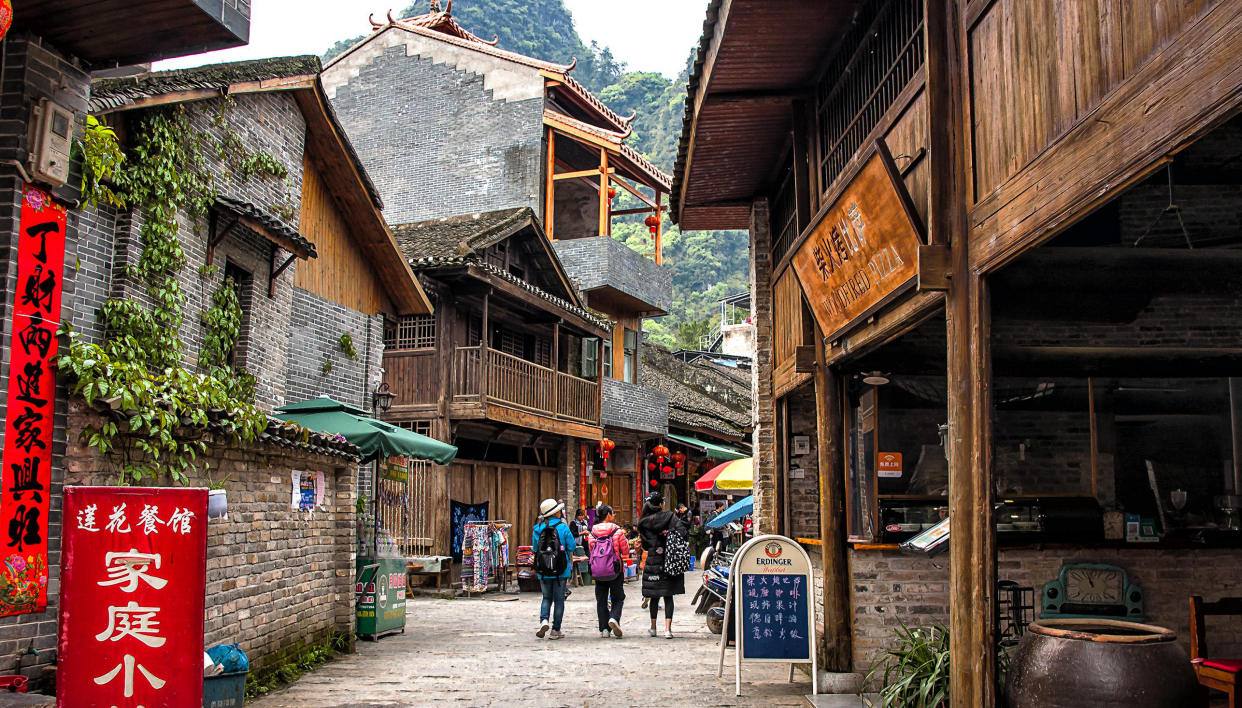 兴坪古镇:位于漓江东岸,古朴沧桑,更显阳朔的原汁原味