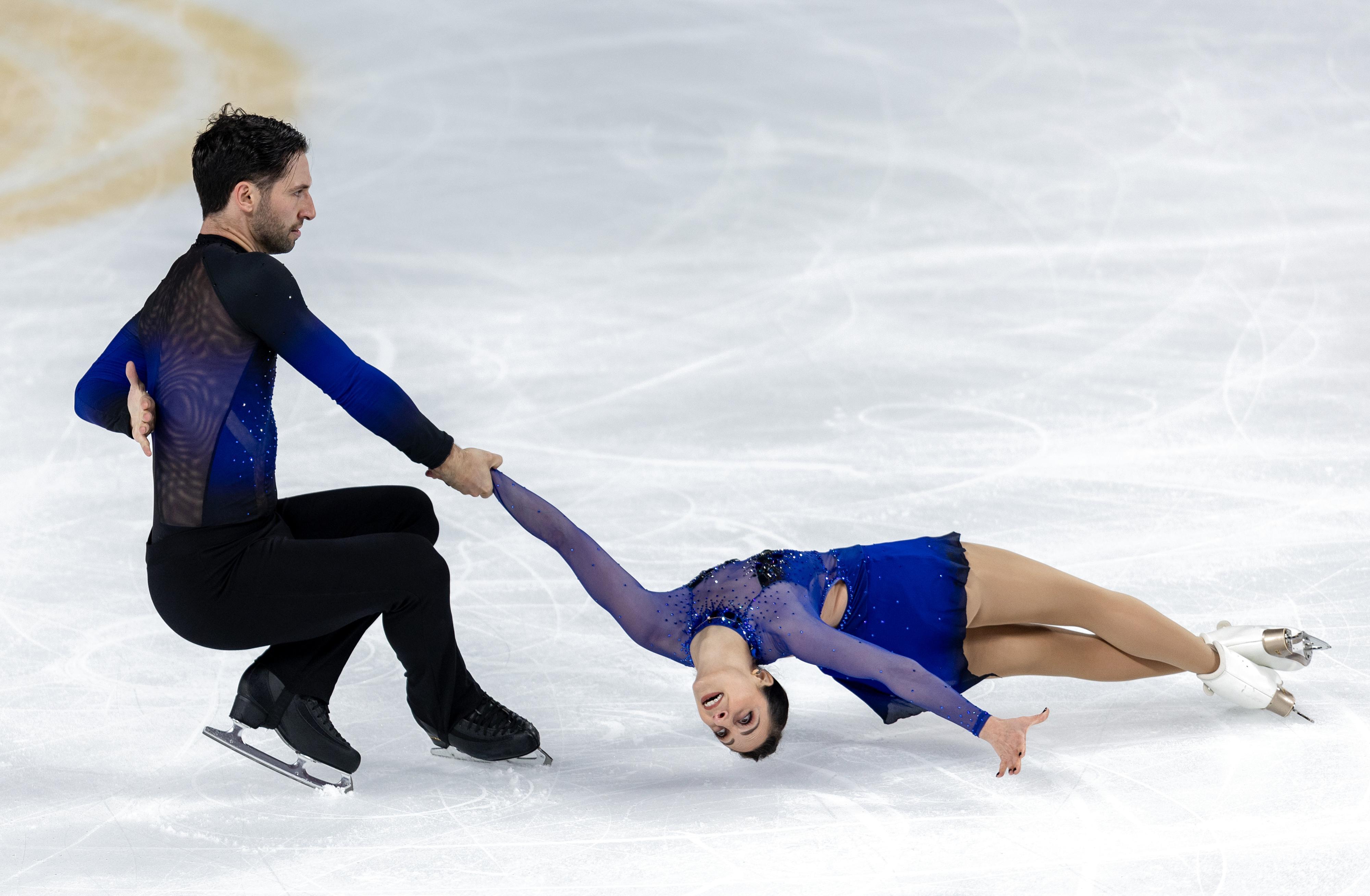 惊艳表演!中国杯双人滑短节目精彩对决