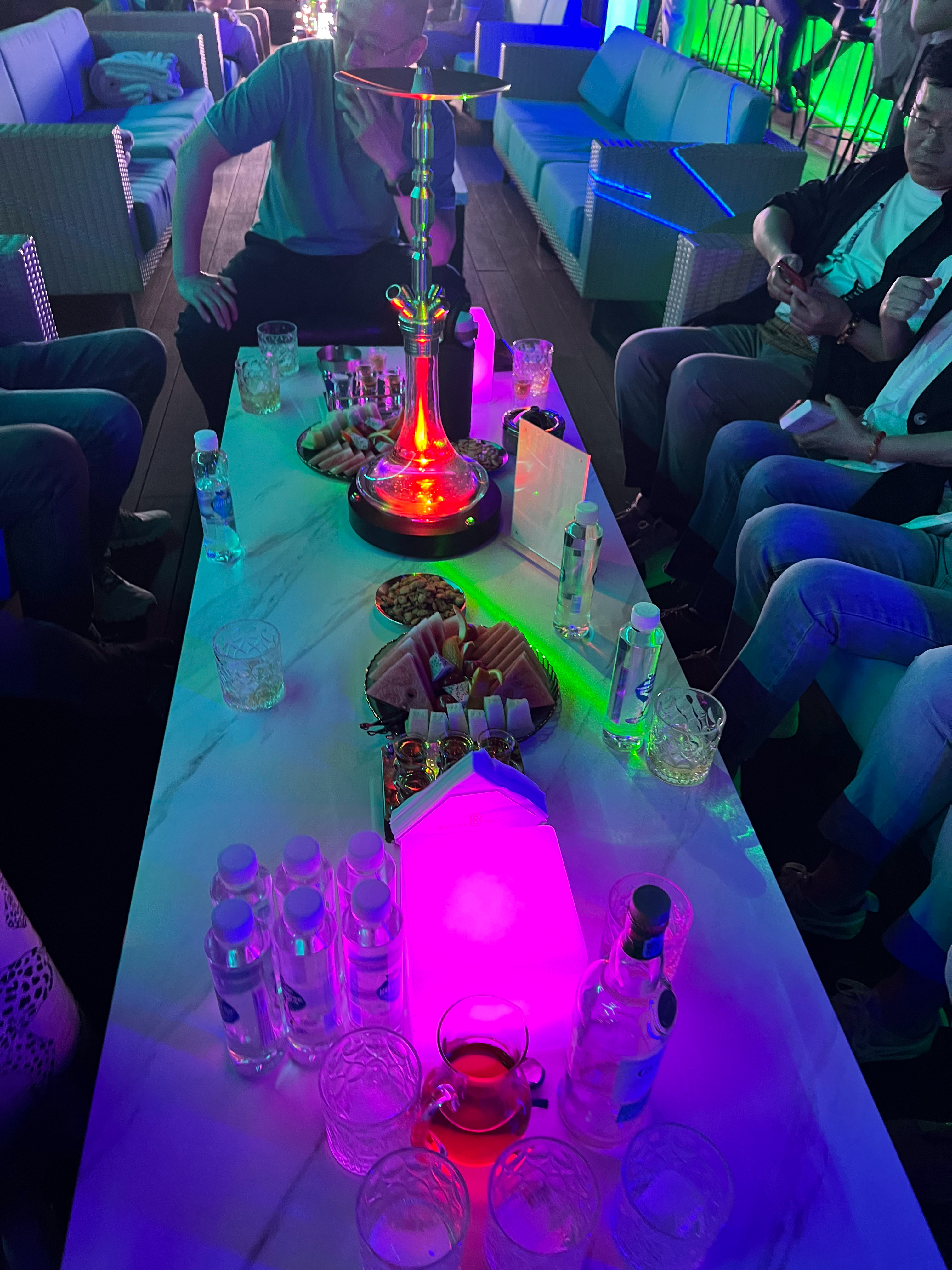 酒吧平台远眺黄浦江 上海·whisky 8 bar外滩八号酒