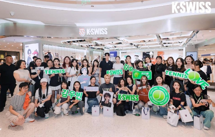 k·swiss品牌形象大使金宇彬亮相青岛海信广场