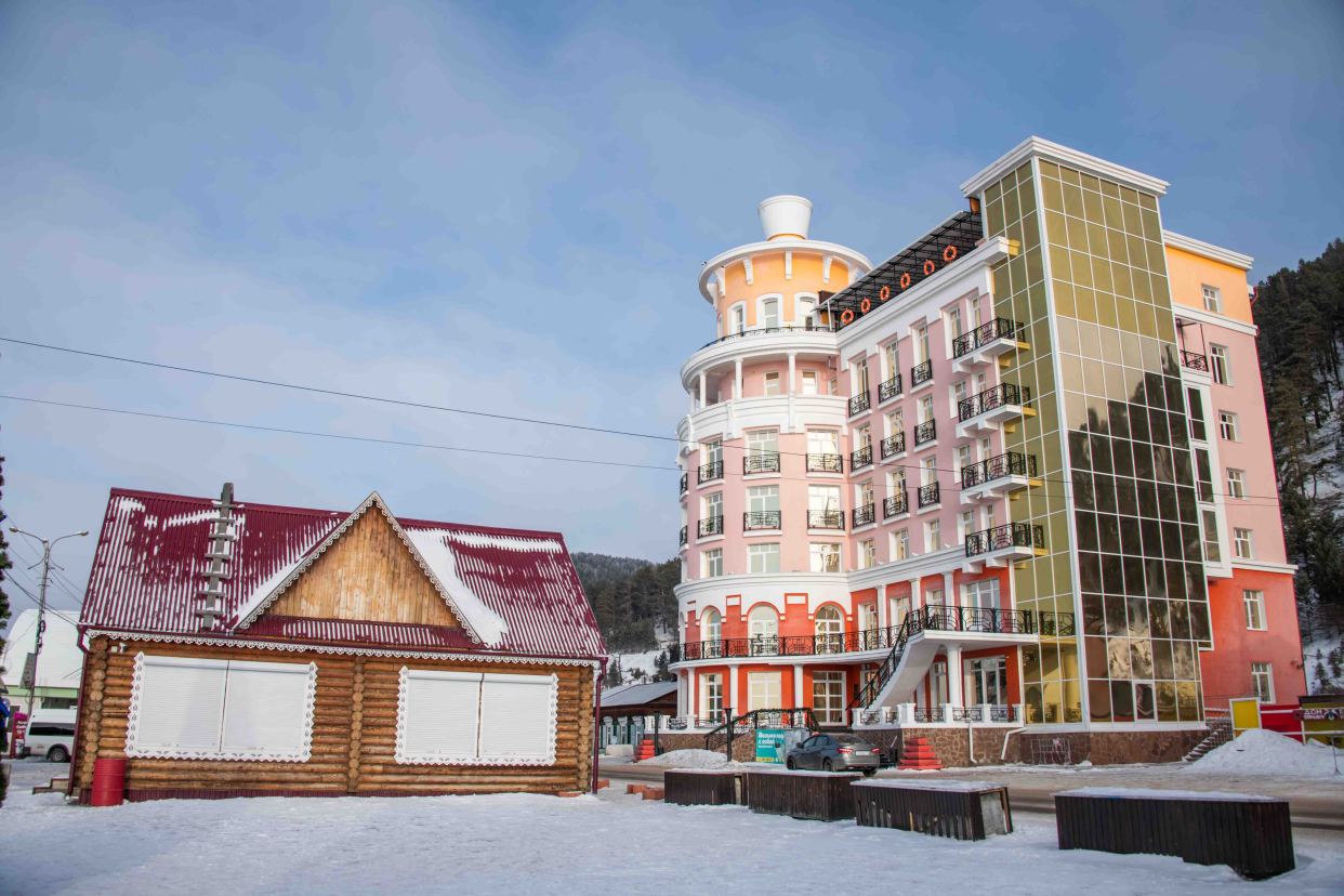 你知道冬季的贝加尔湖有多美吗?小镇建在童话世界里,赶紧来欣赏