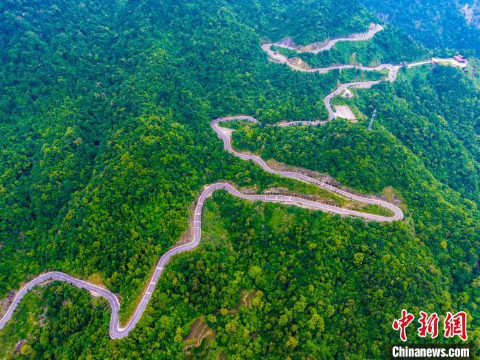 大别山最美盘山公路图片