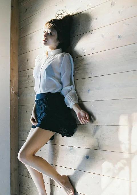 安达佑实的写真集"私生活"鉴赏