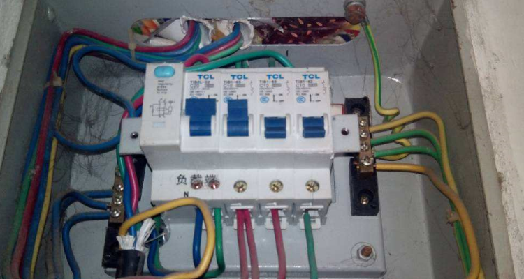 零线和地线能接在一起吗