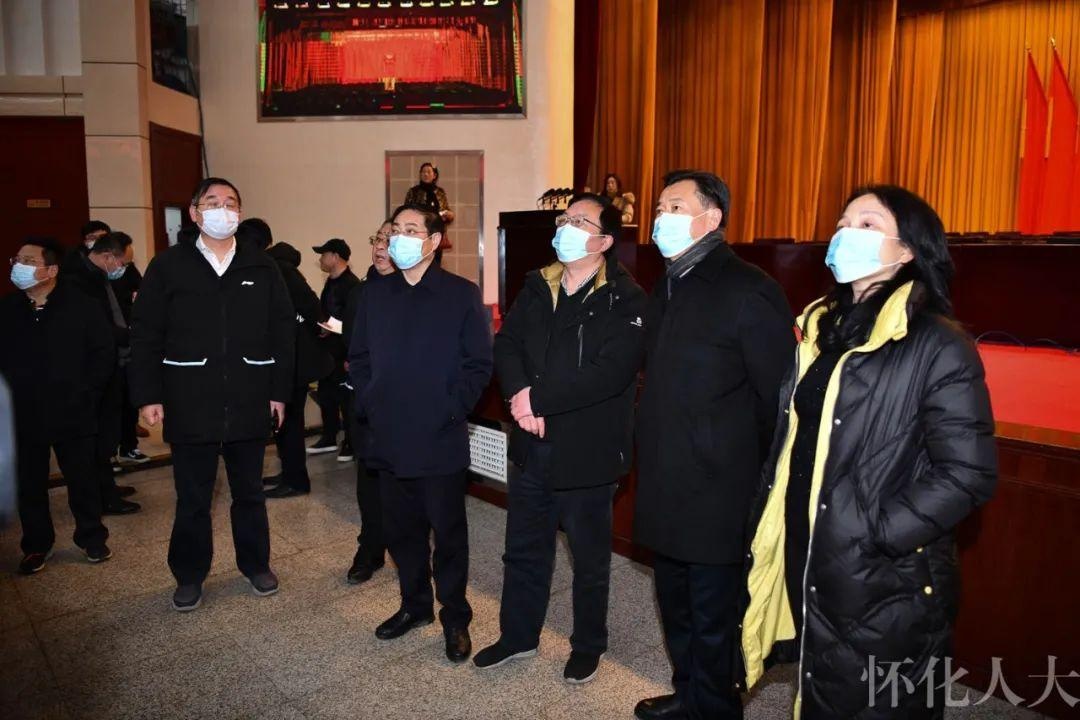 石希欣检查市五届人大五次会议筹备情况时指出 不断强化防疫措施 精准