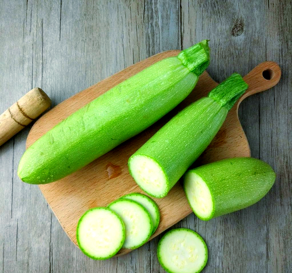 云南小瓜与咸蛋黄:夏日餐桌上的完美搭配