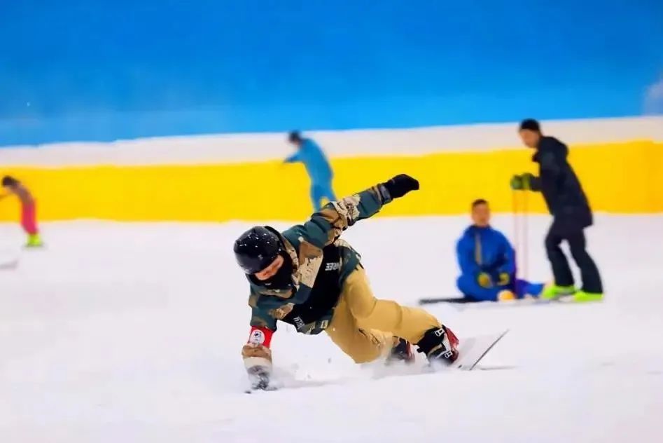 【新春走基层】【多彩贵州 度假康养胜地 】迎冬奥共健身 关岭滑雪场