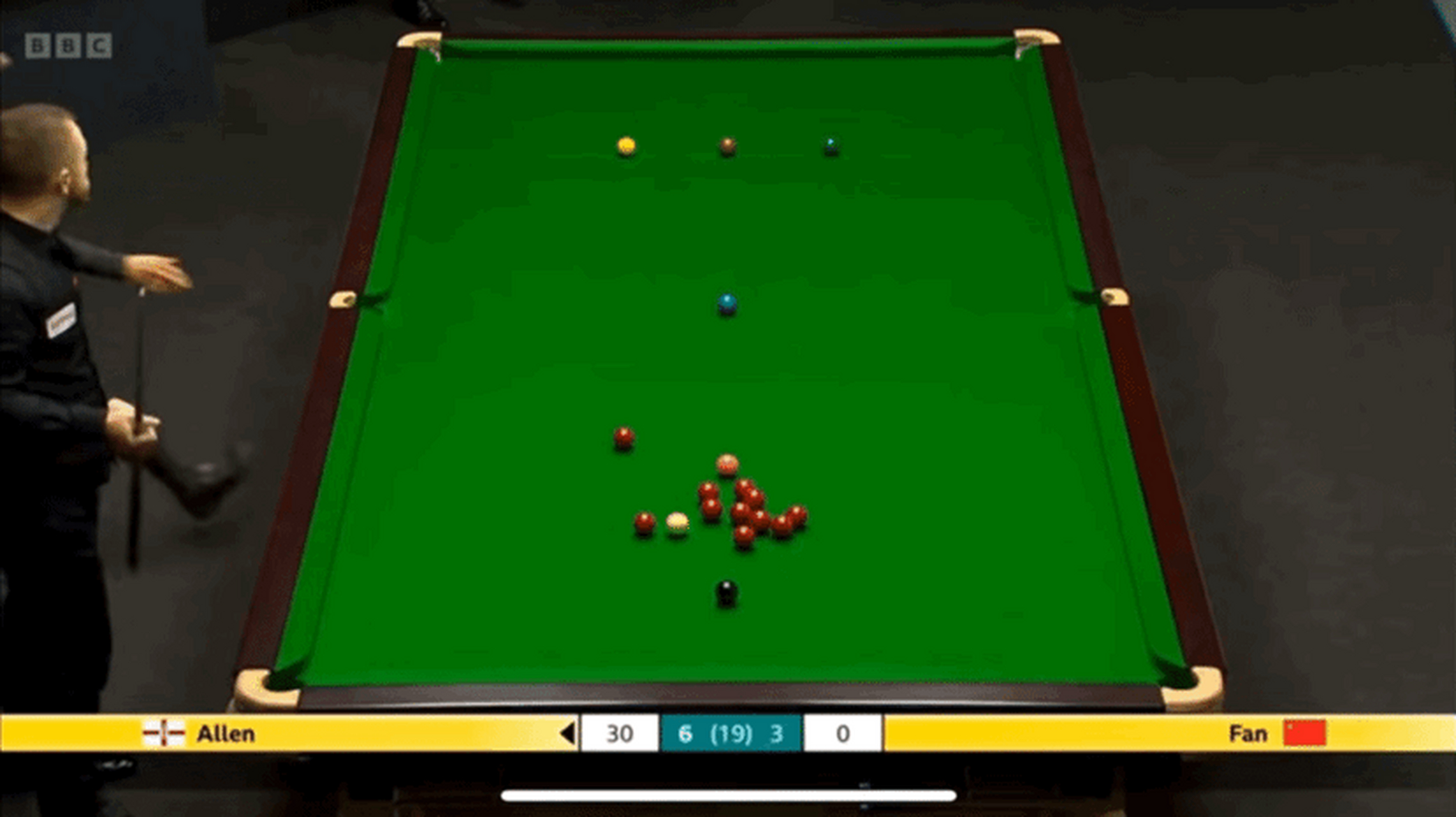 今年斯诺克世锦赛的名场面 美女裁判波娃被吓坏了,小钢炮很冷静,"你们