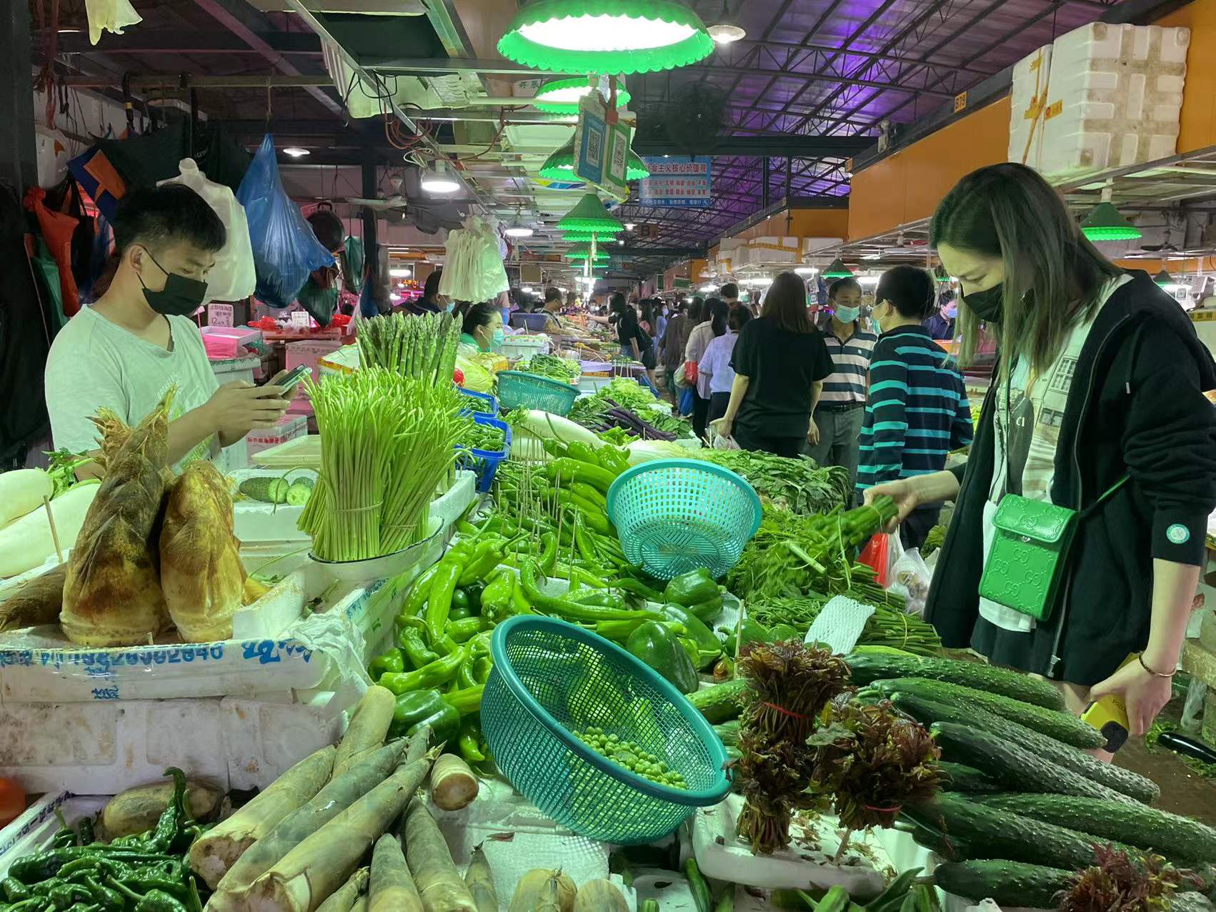 广州粮油,肉蛋等生活必需品供应充足,价格稳定