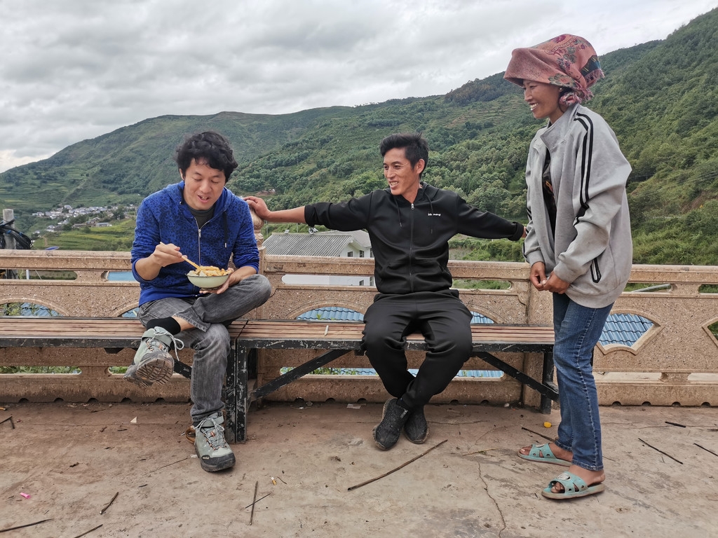 日本导演竹内亮新作《走近大凉山》上线 邀大家倾听来自大山的声音