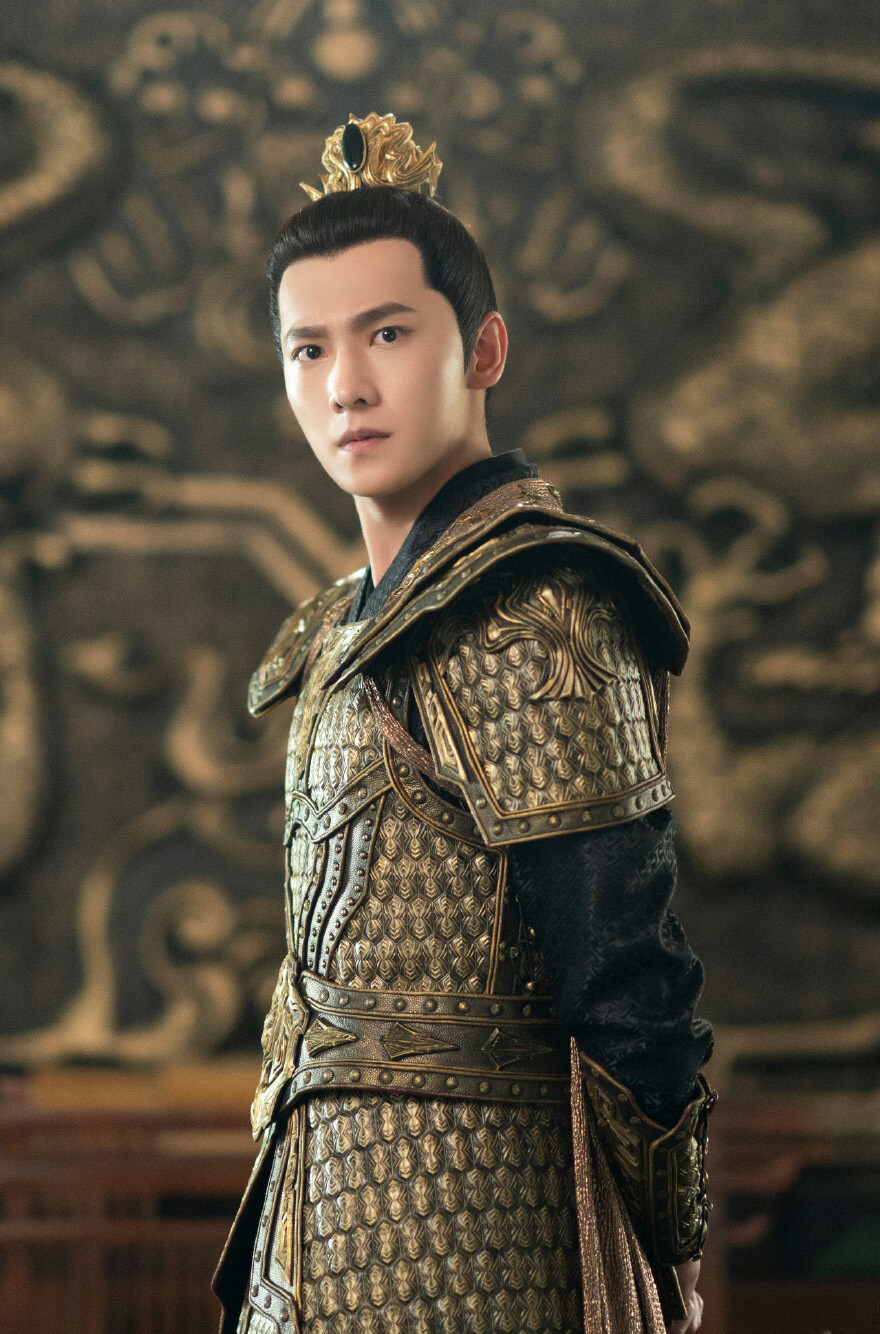 不过杨洋的古装神颜,套上将军造型还是好看!