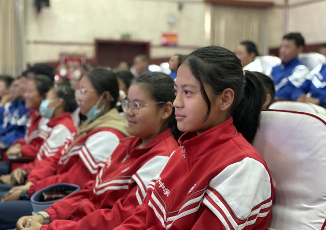 走进科学殿堂,聆听大家讲座——江孜县闵行中学举办科学讲座