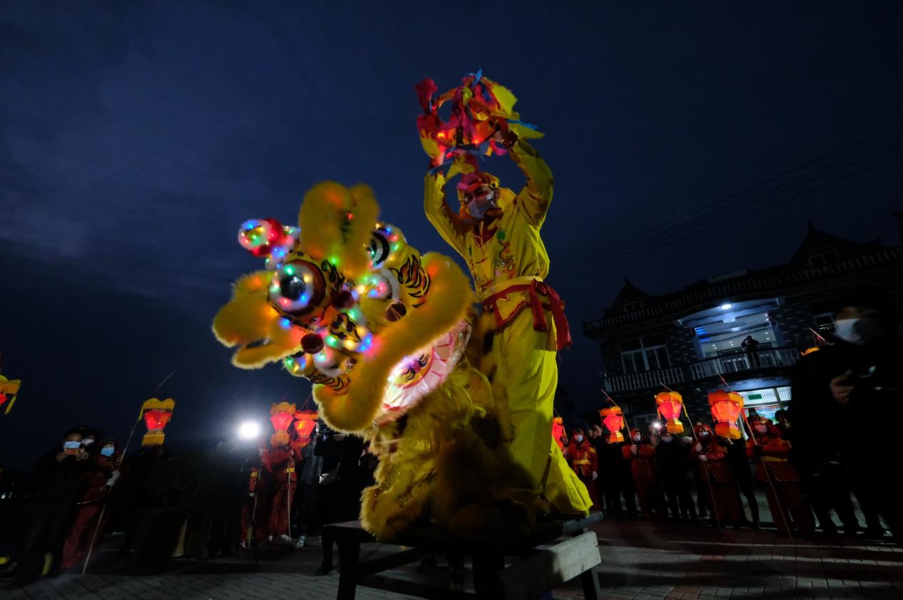 东至县洋湖镇:东风狮灯扮亮美丽乡村