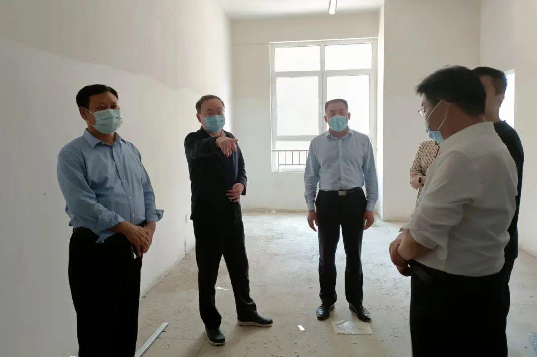 柳爱东调研东港区养老服务工作