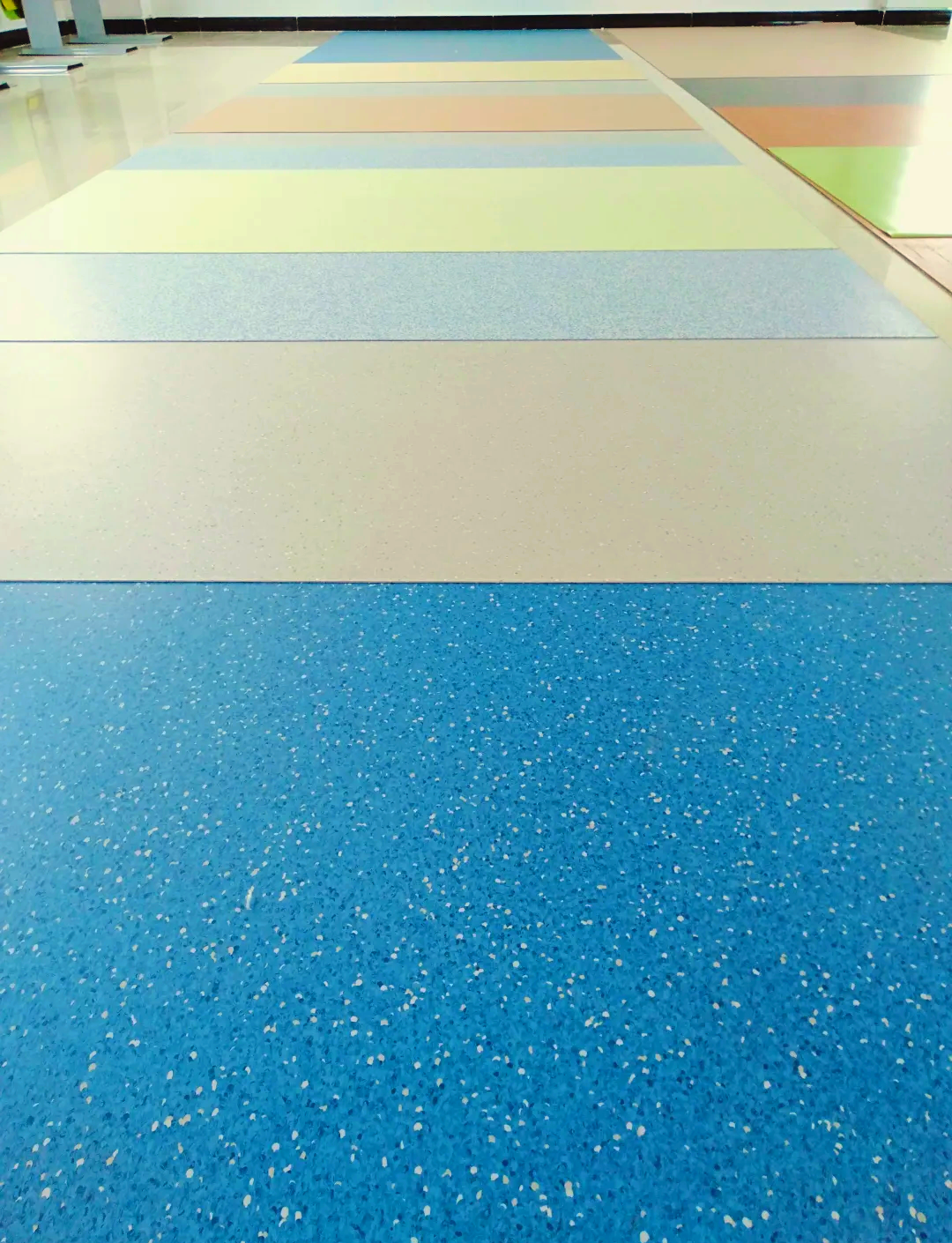 商用塑胶地板为何成为公共场所的新宠