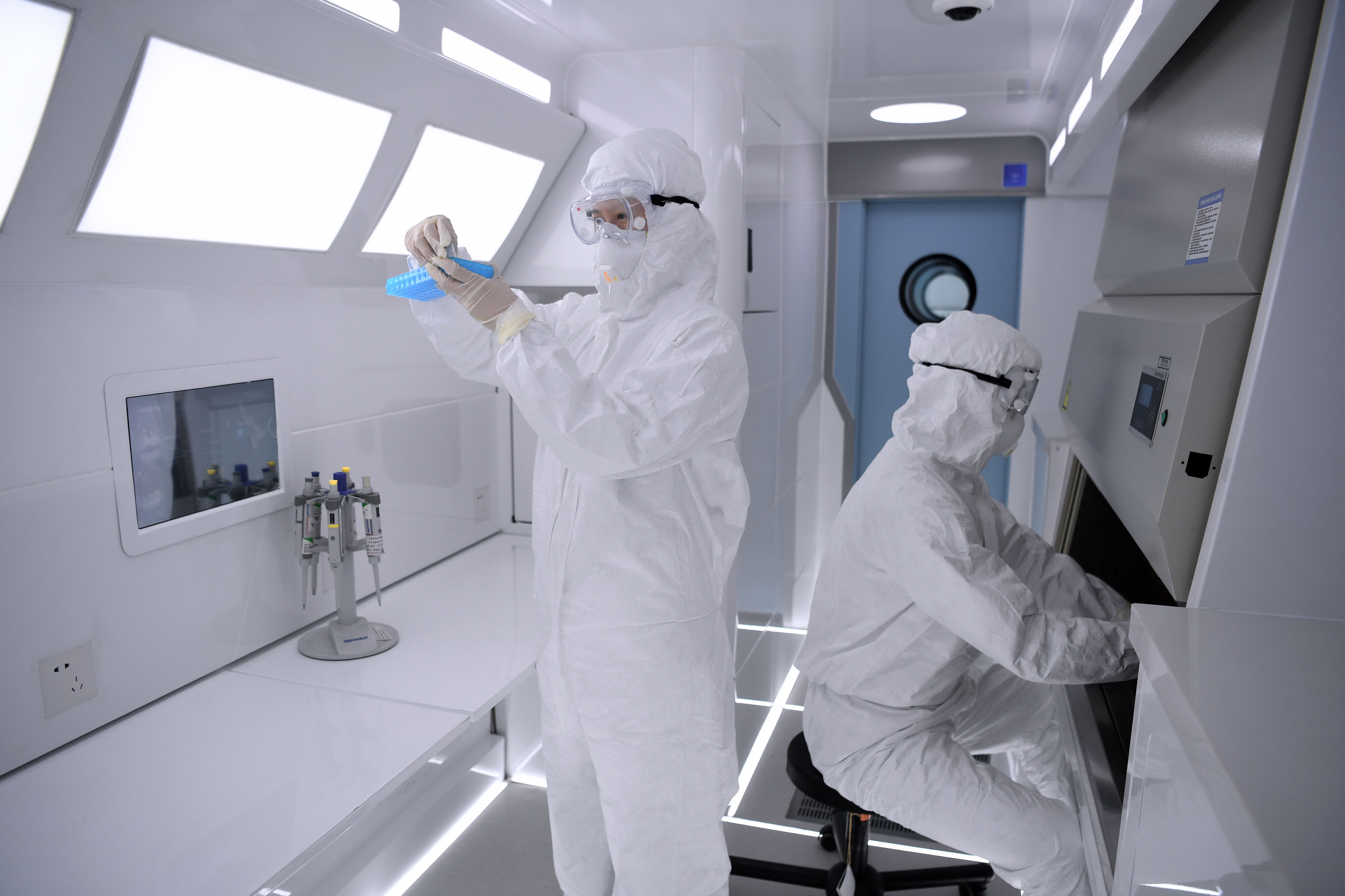 核酸检测请上"车",进博会迎来可移动生物安全实验室