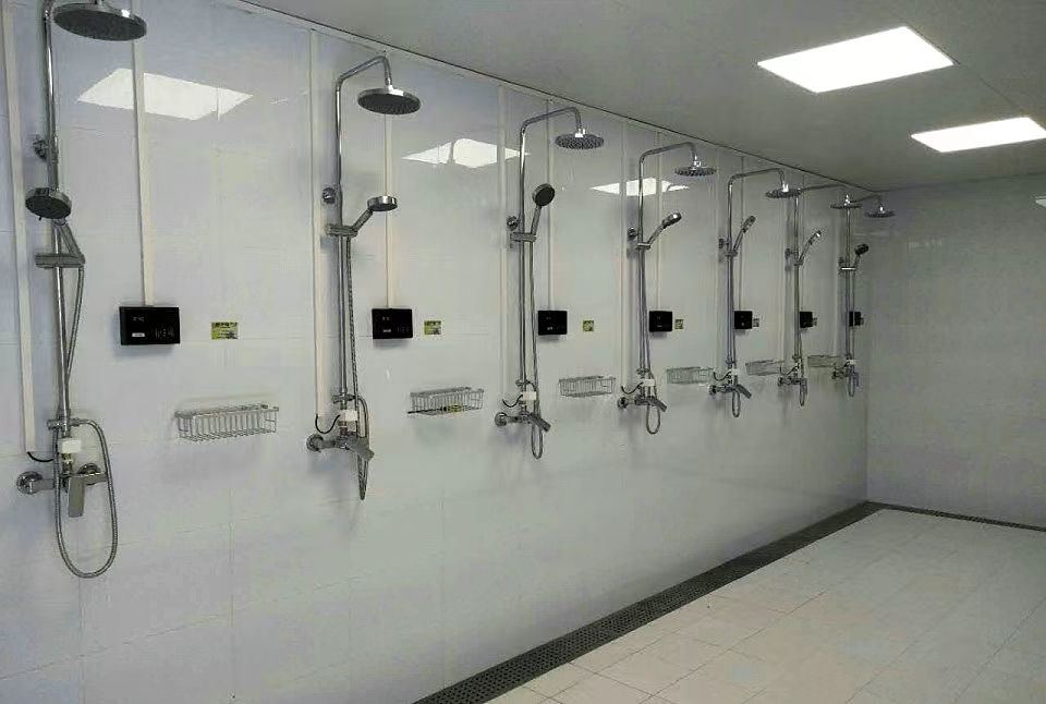 南方女孩去北方求学,被学校澡堂吓哭,同是洗澡为何有如此差异