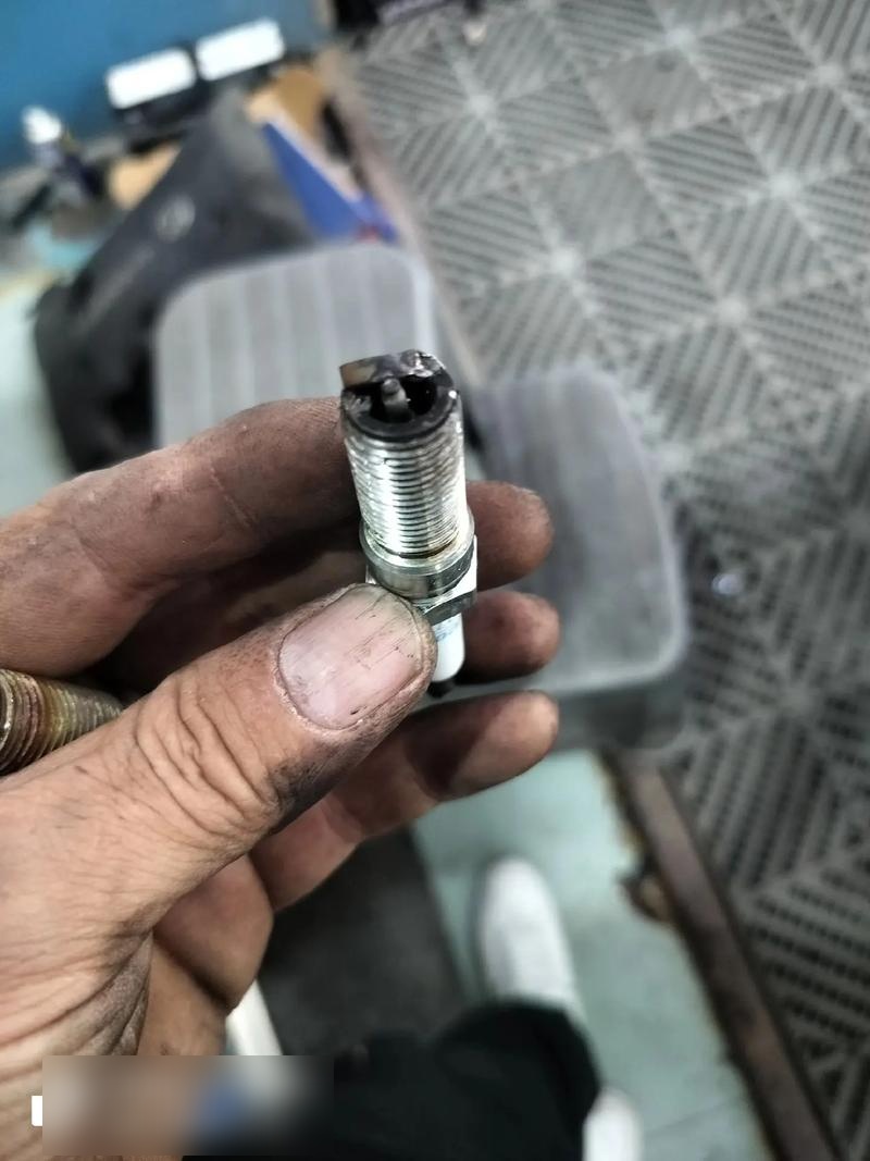 别克gl8火花塞多久换,gl8火花塞品牌型号及更换教程