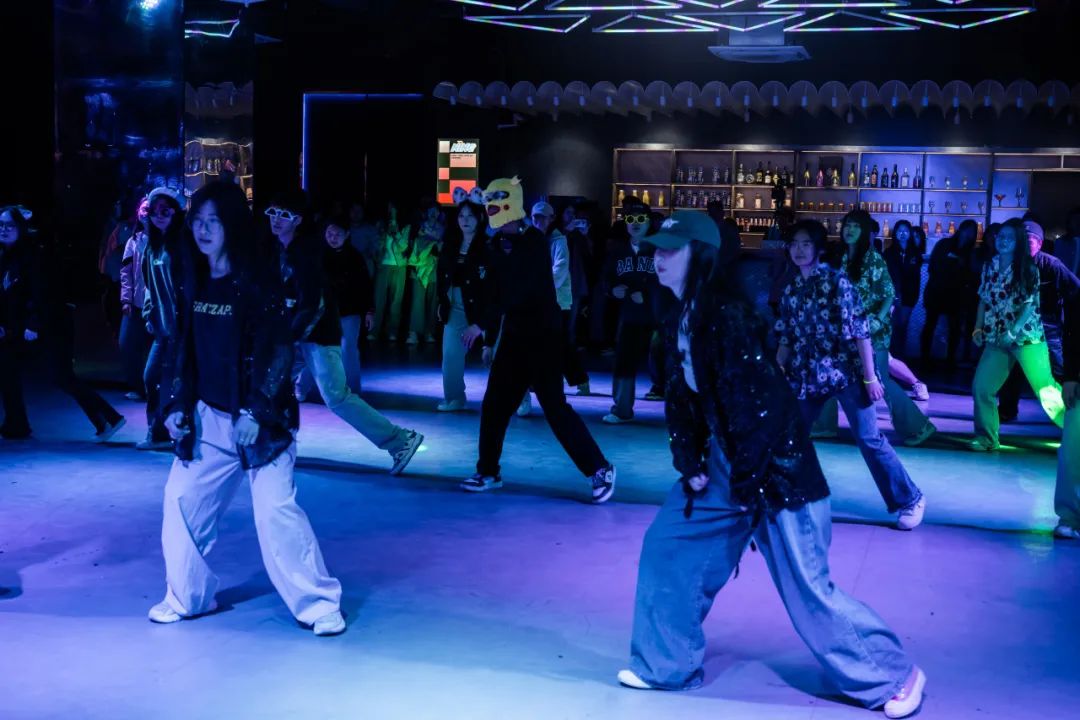 摩卡舞蹈全程高能信院er在ninghouse上演liveshow