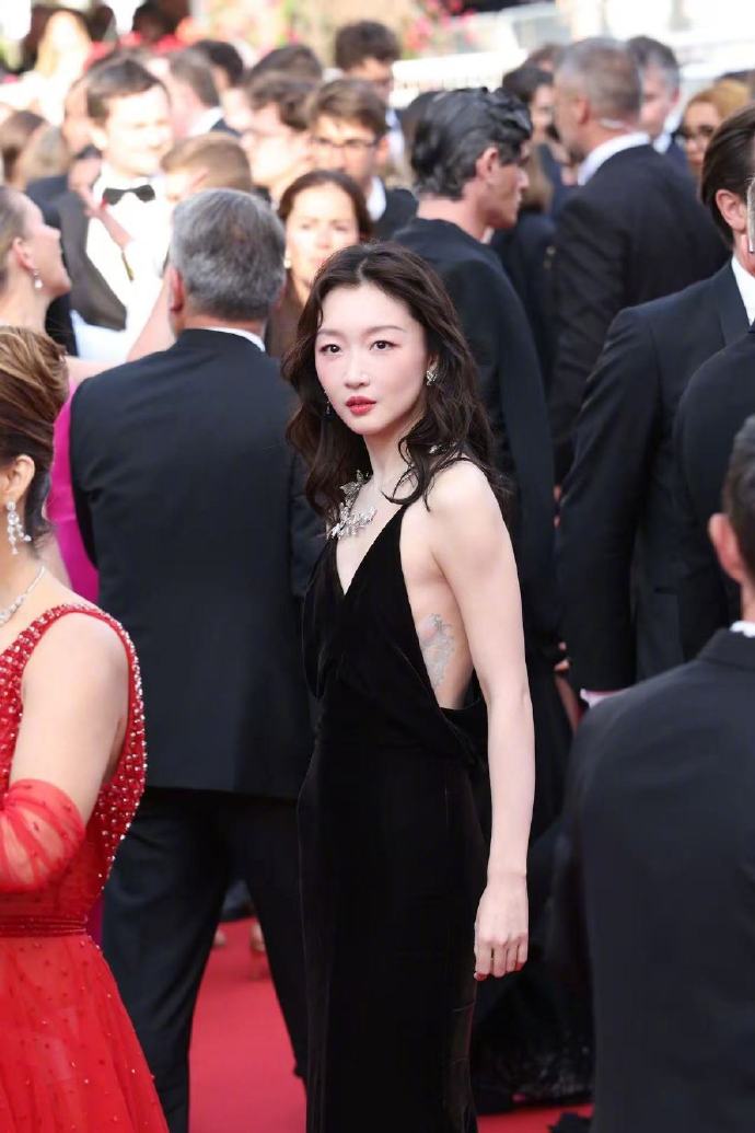 周冬雨从"黑料女王"到三金影后,网友为何原谅她了?