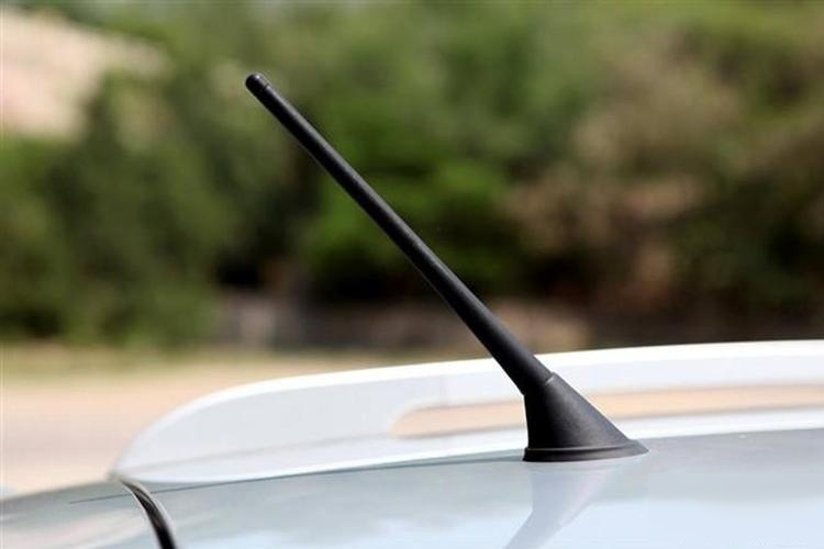 汽车内部装配的低频天线具有多重功能:首先,它主要承担接收外界信号的