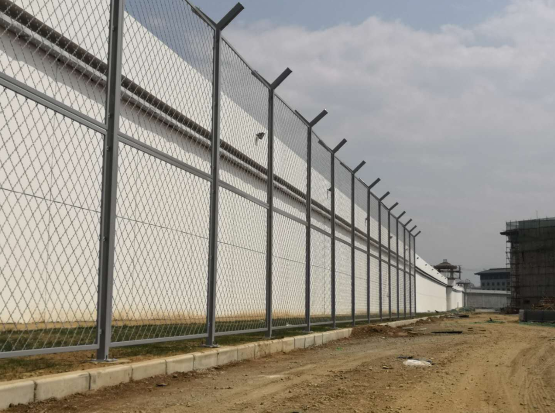 中国基建又火了!在云南修建500公里隔离墙,为边防工作者点赞