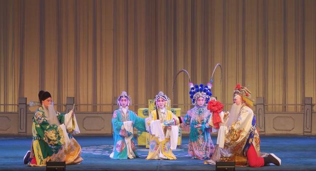 陕西安康汉调二黄研究院《二进宫》剧照.