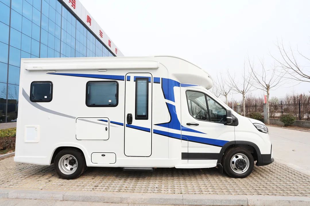 飞翔房车大通v90 t型小额头,轻松出行,生活无负担!