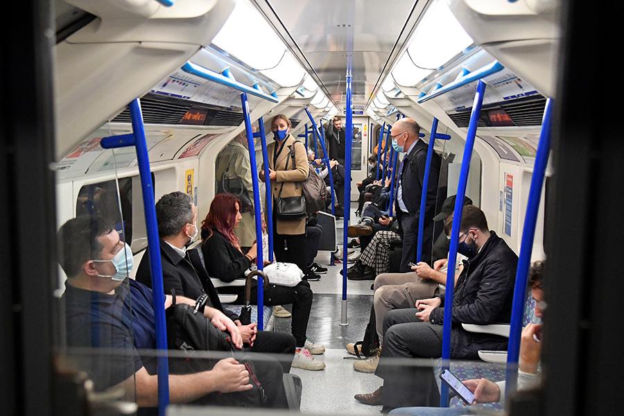 2021年10月20日,运营中的英国伦敦地铁.