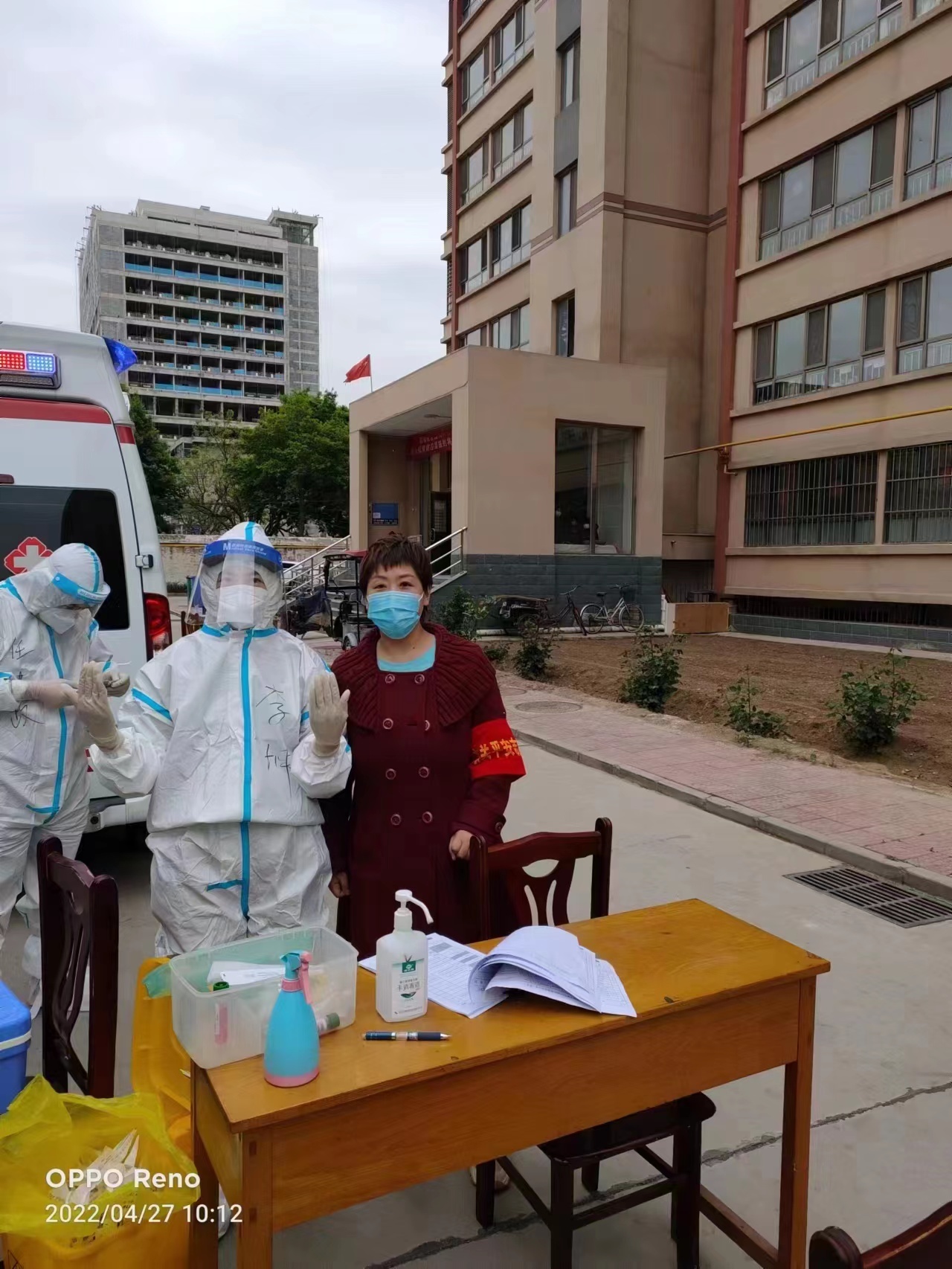河北保定市计生协工作人员积极参与社区疫情防控志愿服务活动